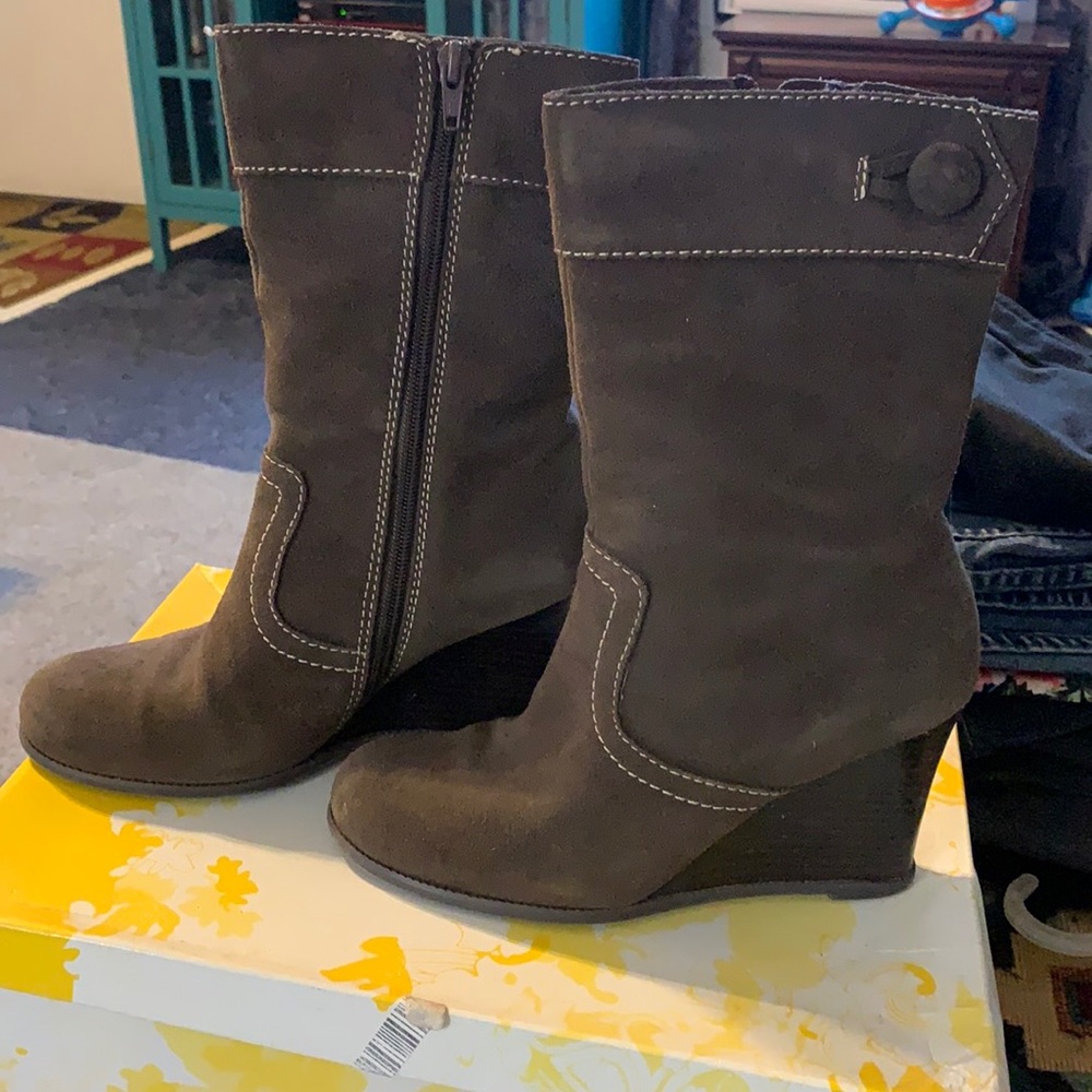 Women’s brown suede wedge heel boots size 6.5